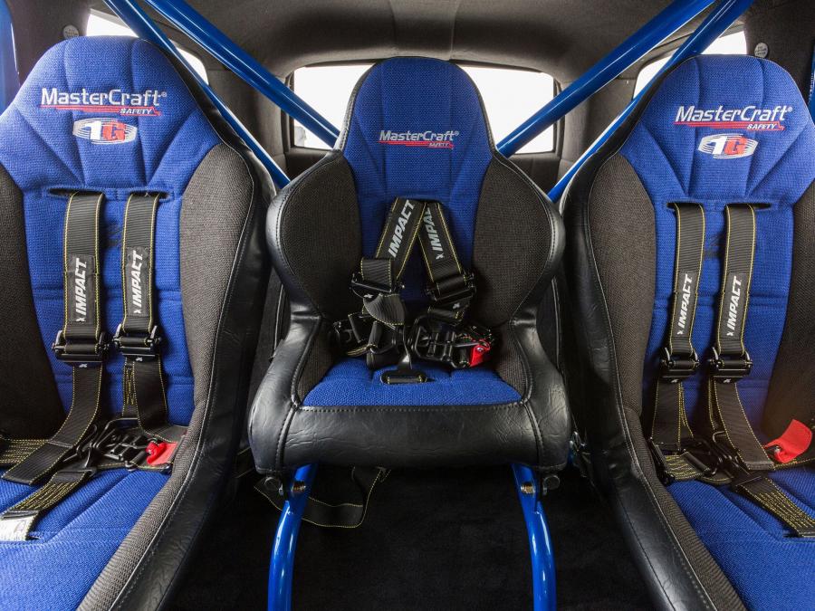 Интерьер Toyota Sequoia Family Dragster by Antron Brown Team 2012 года  (фото 9 из 14)